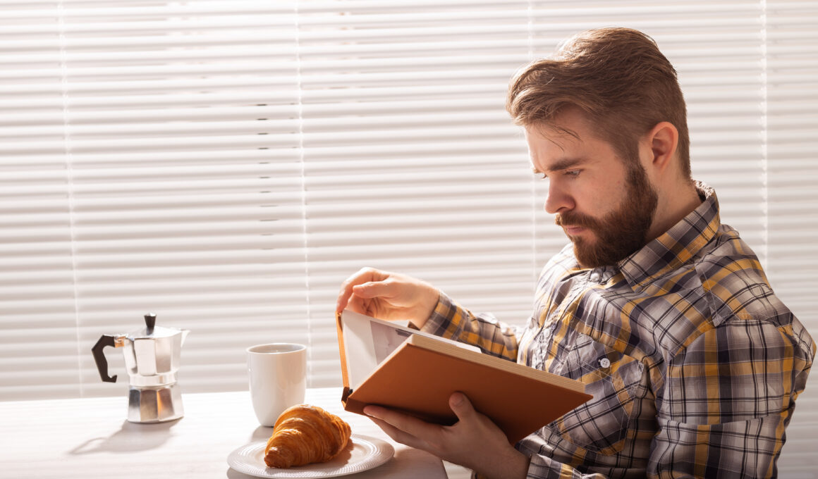 Literackie trendy 2023. Co zyskuje popularność wśród czytelników?