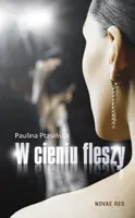 Okładka: W cieniu fleszy